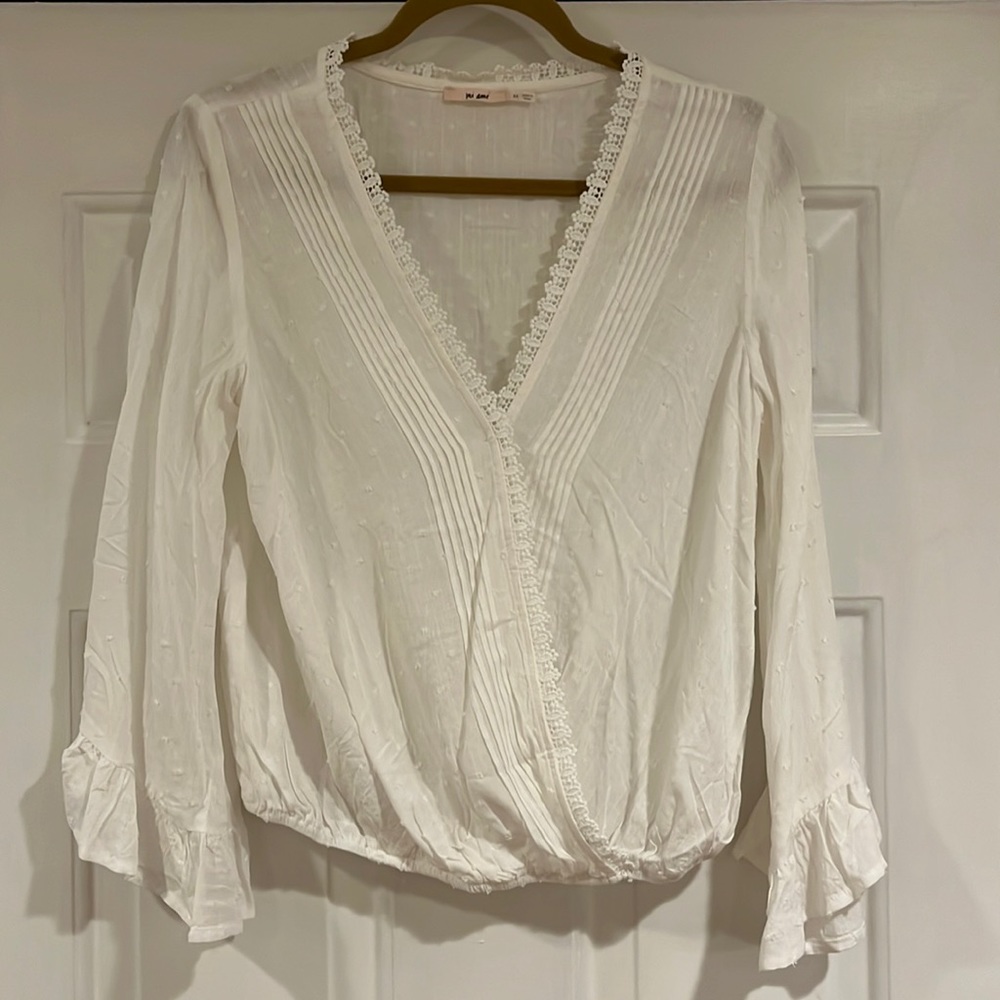 Francesca’s NWOT Gloria Swiss Dot Surplice Blouse